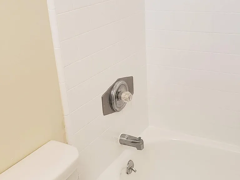 2219 Crenshaw Blvd #6 — Photo 6