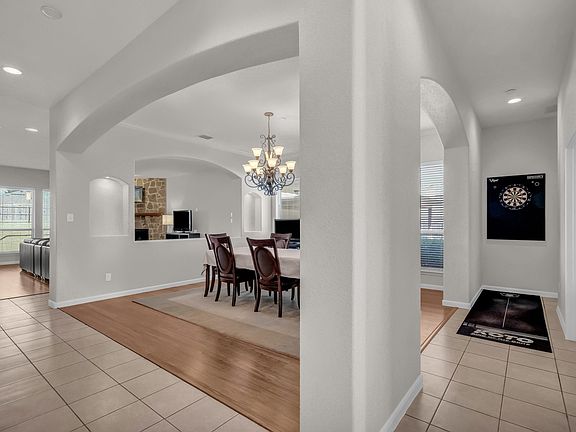 4th image of 109 Portales Dr