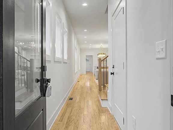 4th image of 932B Spain Ave