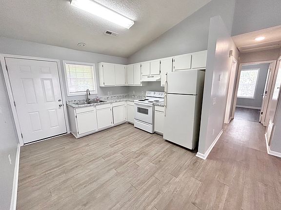 4th image of 620 E Davis St