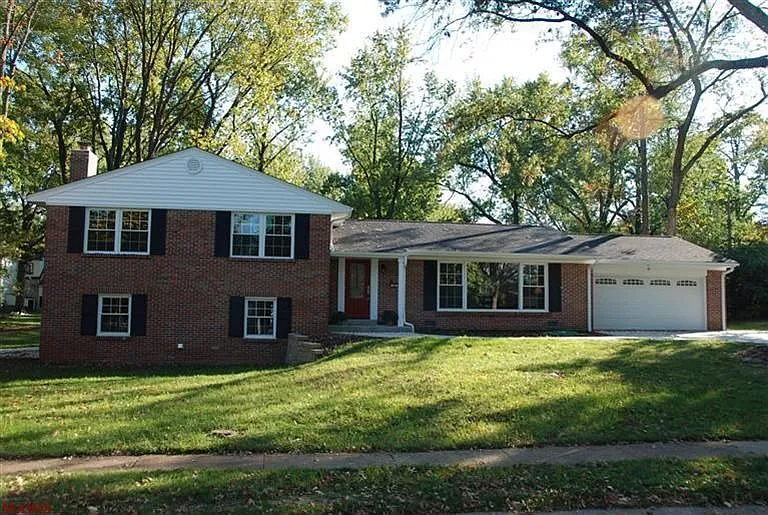420 Geyer Forest Dr photo 1