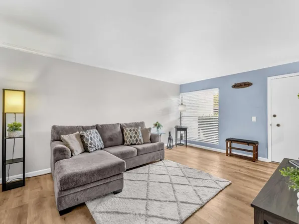 500 Glenwood Cir APT 313, Monterey, CA 93940