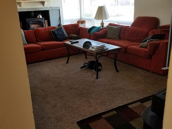 Picture doesn't show roomy size