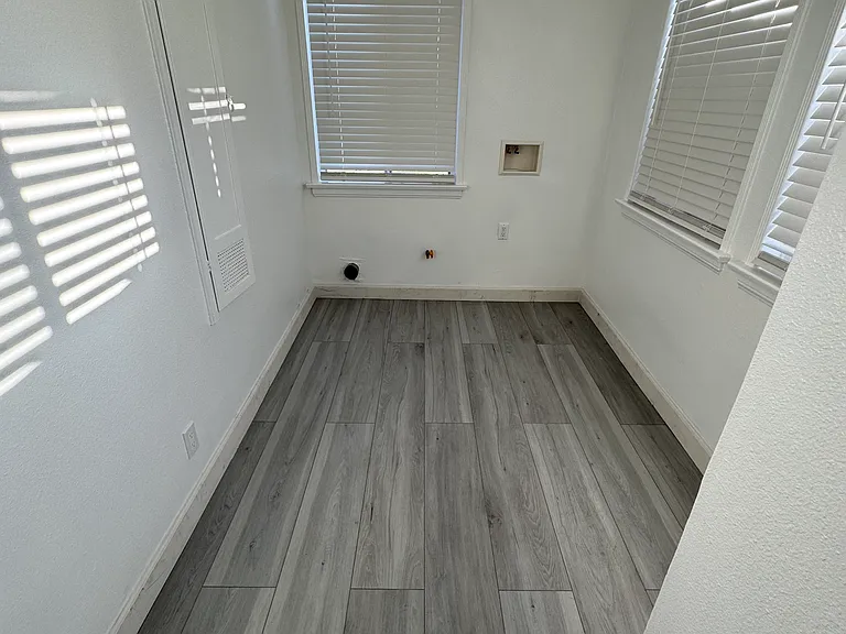 13831 Manor Dr — Photo 11
