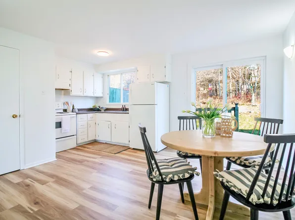 36 Regal Rd, Dartmouth, NS B2W 4H6