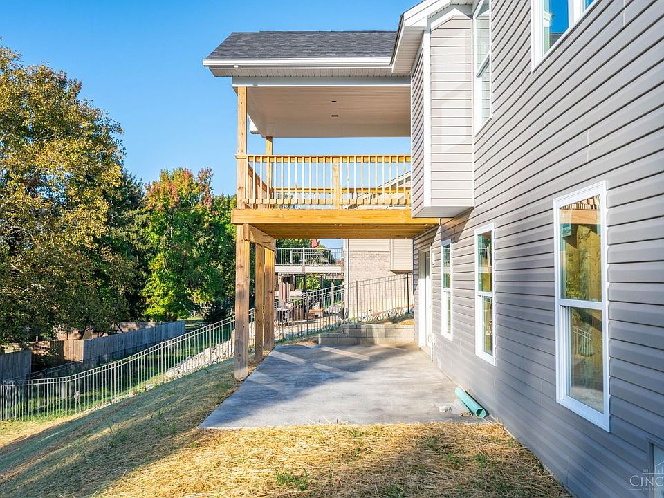 2nd image of 1325 Peregrine Way