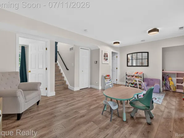 3036 Hawks Ave, Ann Arbor, MI 48108