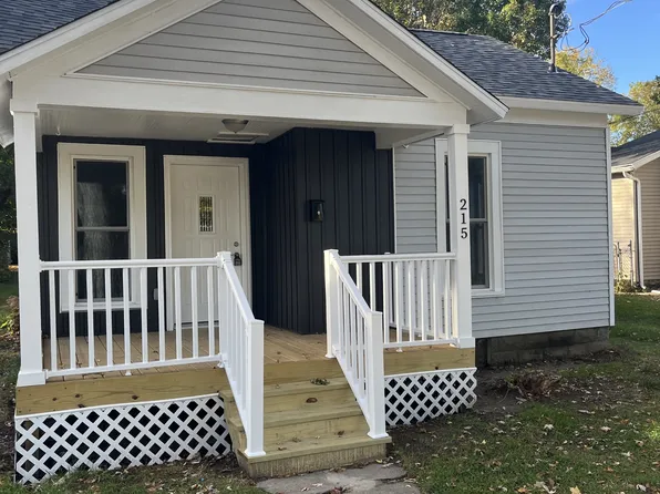 215 W Maple St, Vicksburg, MI 49097