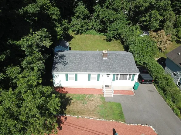 137 Mount Pleasant St, Lowell, MA 01850