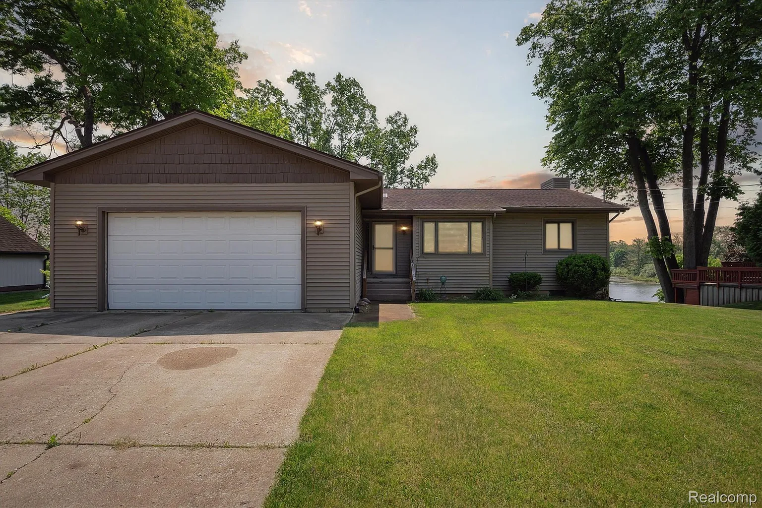 88 W Peterson Dr photo 1