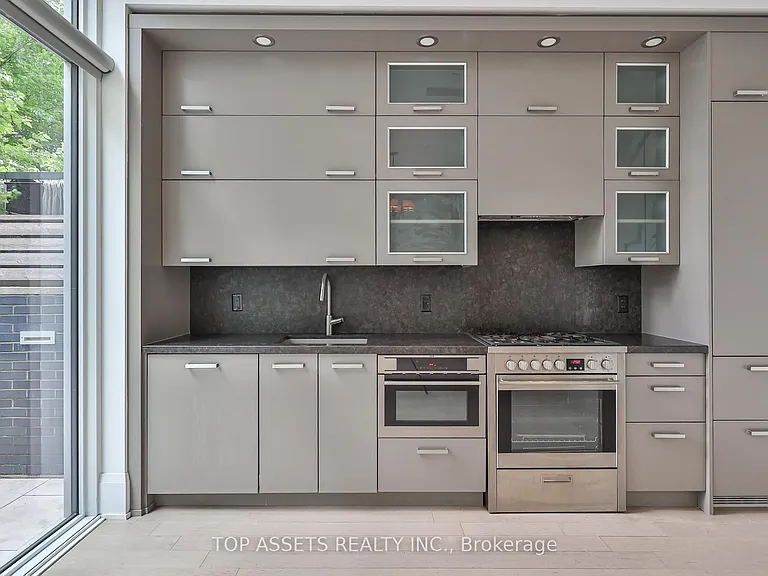101 Erskine Ave #Townhouse 10 — Photo 15