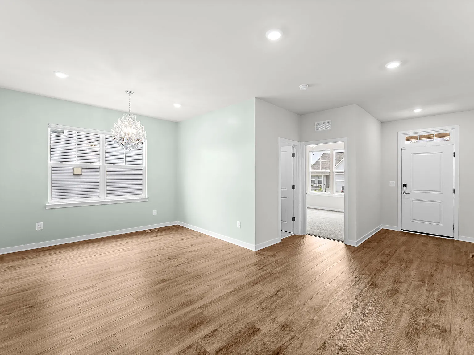 4 bed, 2913 sqft, $4,000 — Photo 2