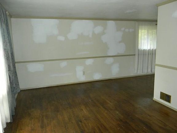 3rd image of 6921 Hilldale Dr