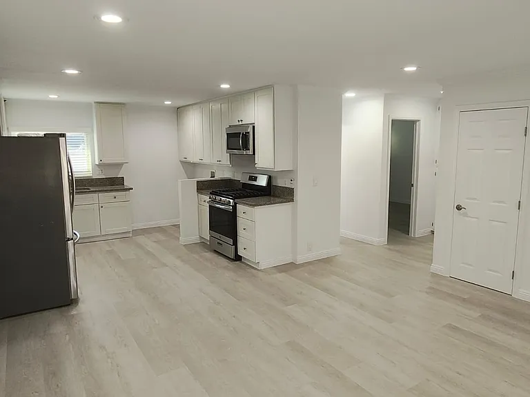 716 E F St #B — Photo 17
