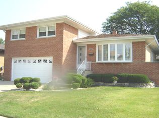 9259 N Callero Dr, Niles, IL 60714