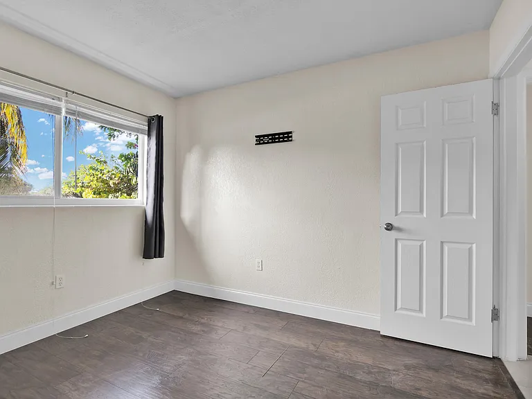 1821 Montague St — Photo 11