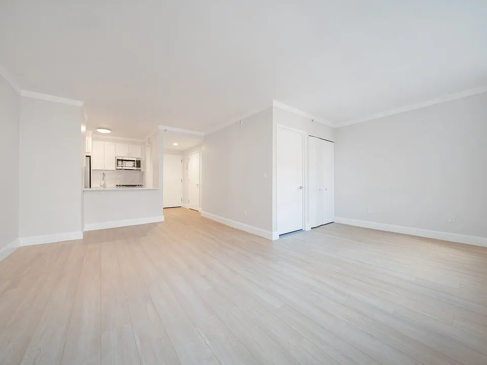 140 Riverside Blvd #1021