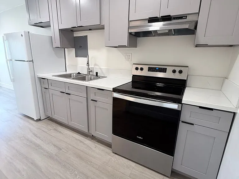 1 Month Free! Renovated Units in Central Van Nuys — Photo 10