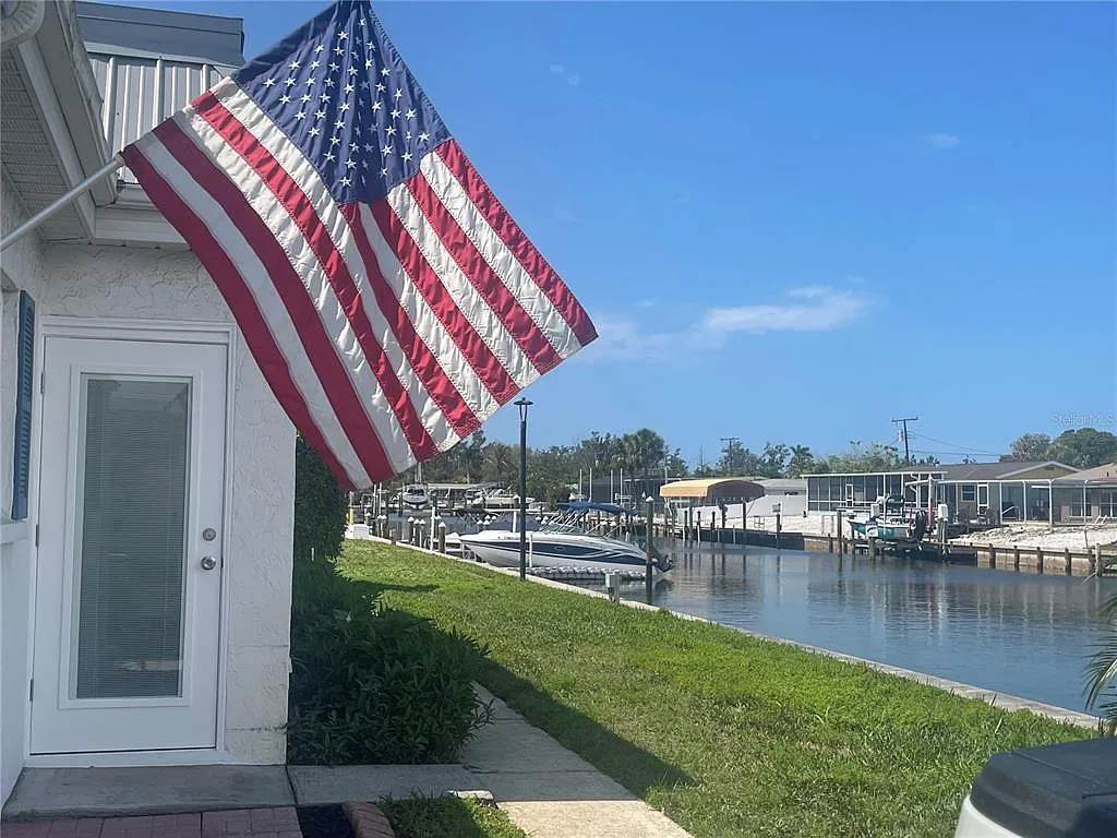 2 bed, 2.0 bath, 1078 sqft, $2,500 — Photo 1