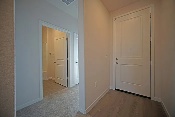 3 bed, 2.0 bath, 1251 sqft, $2,895 — Photo 3
