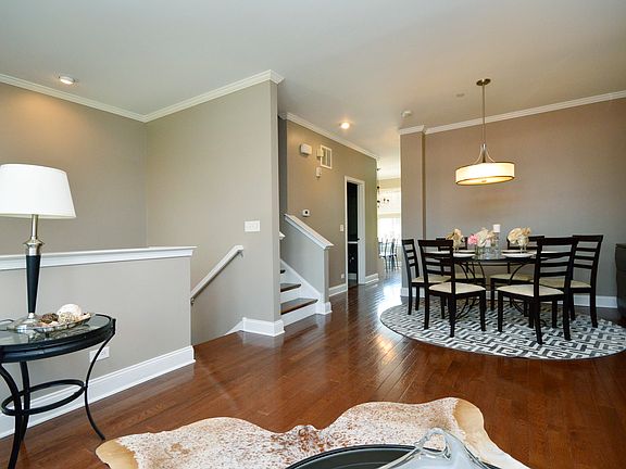 5th image of 300 Narragansett Ct