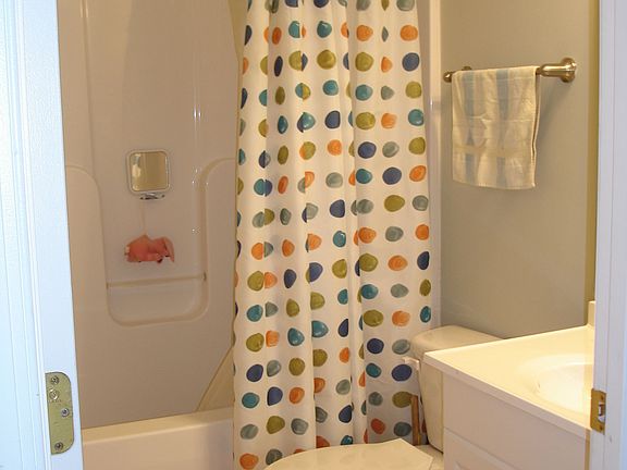 2nd Full Upstairs Bath