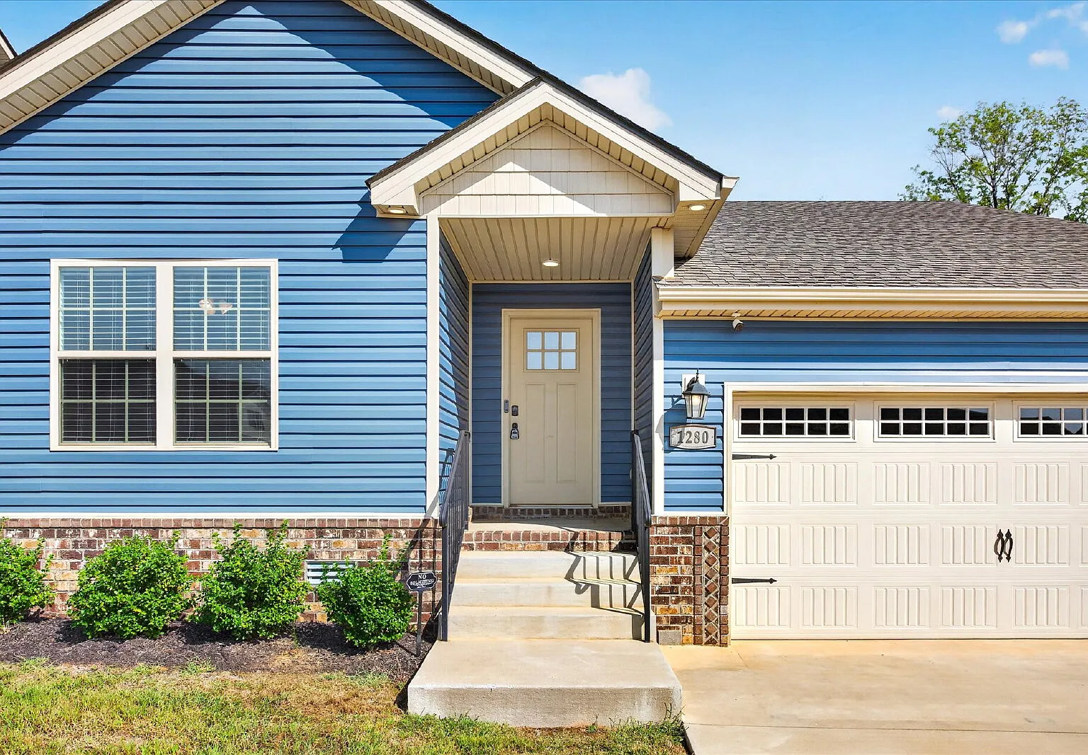 3 bed, 2.0 bath, 1374 sqft, $1,950 — Photo 4