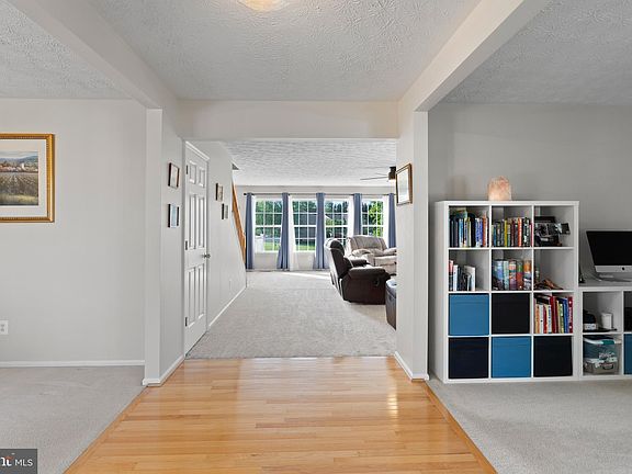 4th image of 1810 Earl Dr