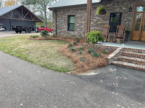 4th image of 225 Coats Rd