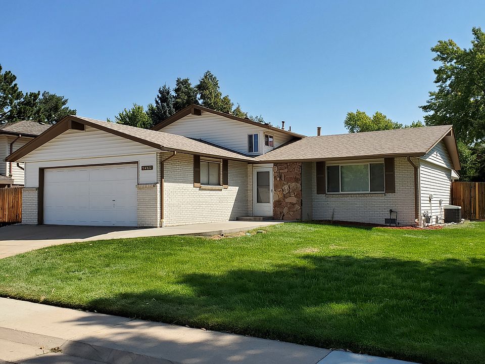 Front of tri-level house with oversize 2 car garage