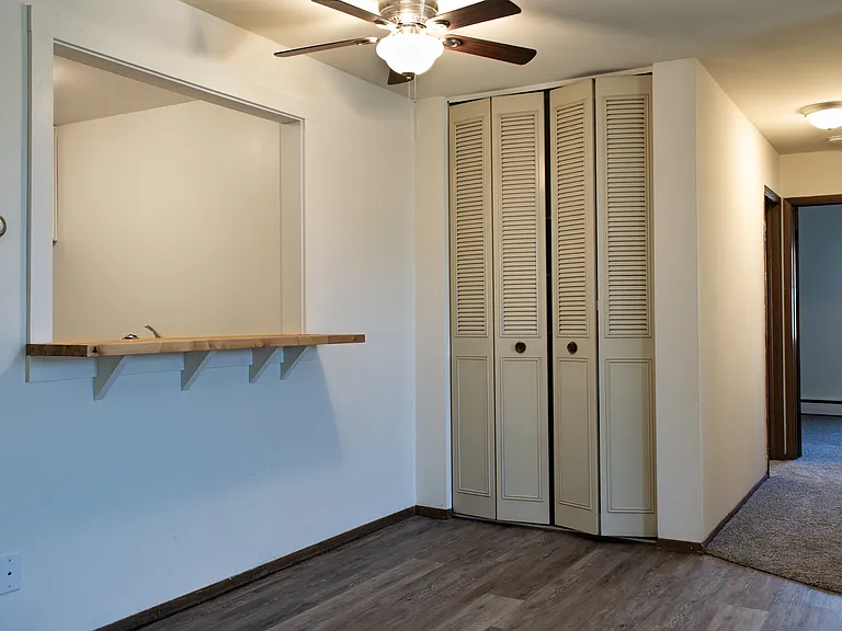 2 Bed / 1 Bath - 1,000 SF - Kitchen
