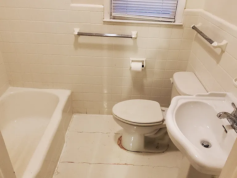 419 W Horah St — Photo 9