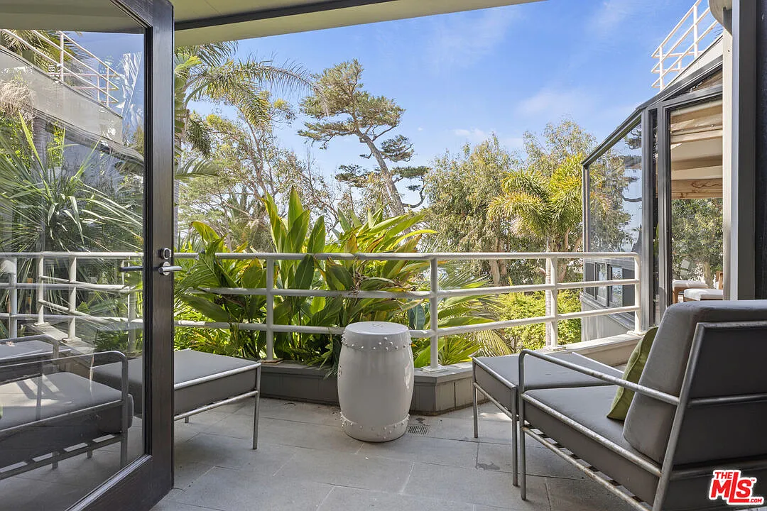 3 bed, 3.0 bath, 2200 sqft, $30,000 — Photo 3