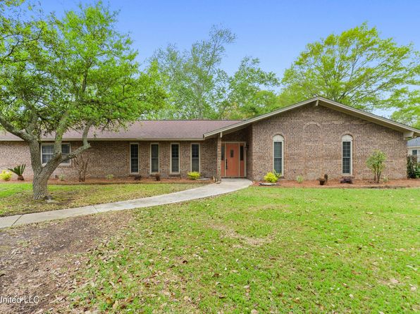 43 Greenbriar Dr, Gulfport, MS 39507
