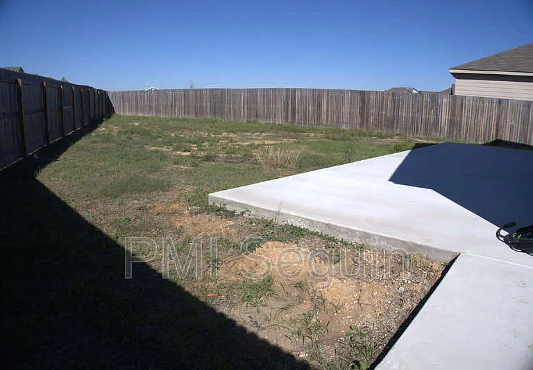 809 Riviera Ct — Photo 18