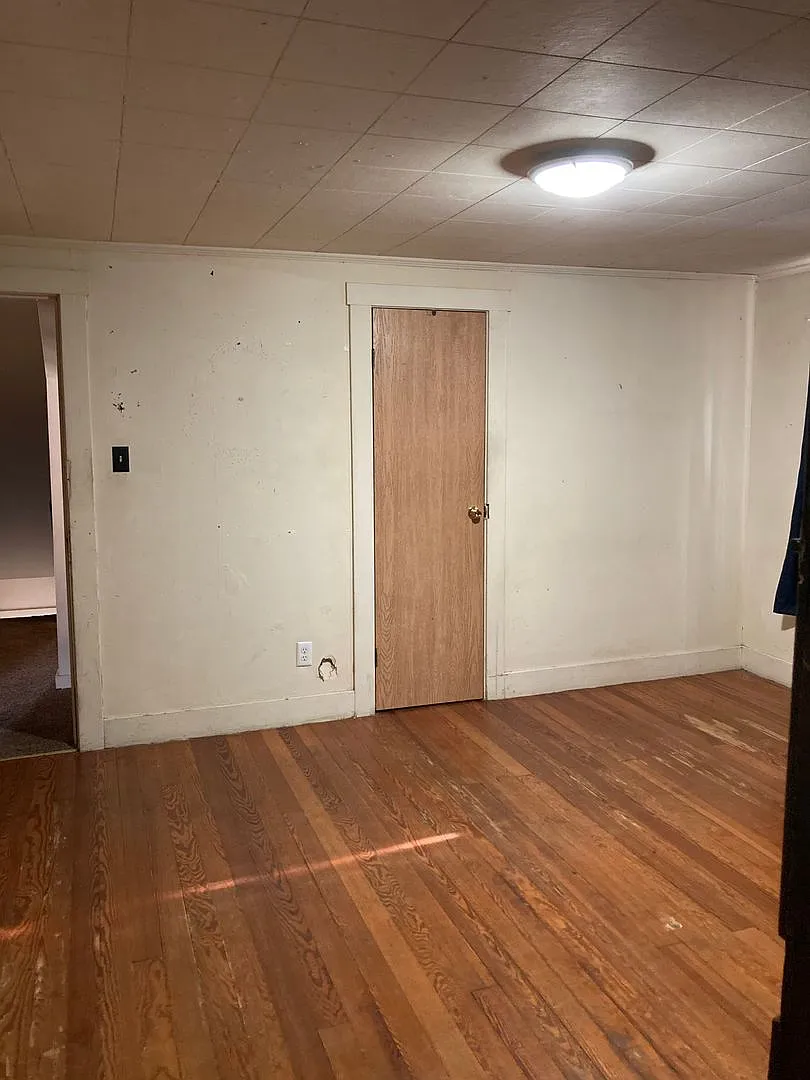 Available 2027-2028 - 5 Bedroom/2 Bathroom Home 2 Blocks from Mackey Arena — Photo 4
