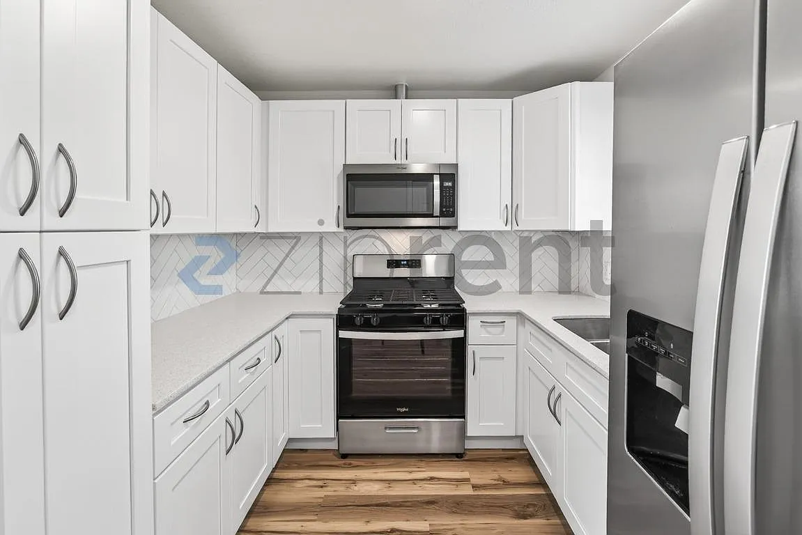 3 bed, 1009 sqft, $1,560 — Photo 4