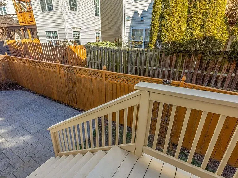 7507 Lindberg Dr — Photo 17