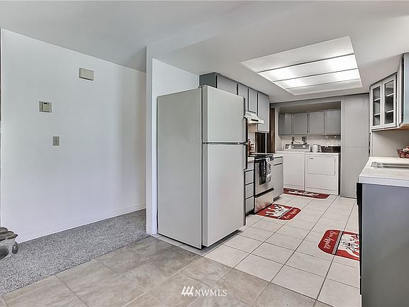 5th image of 8426 Thrulake Circle SE