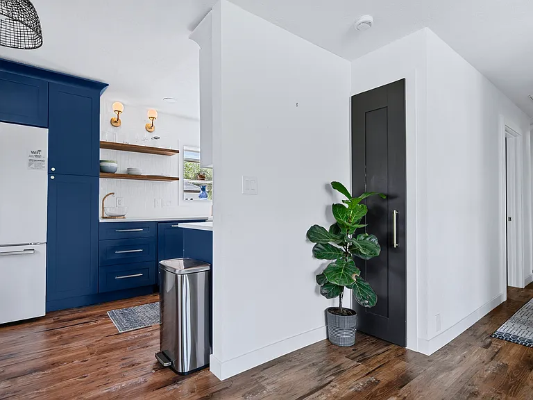 1309 W Melrose St — Photo 21