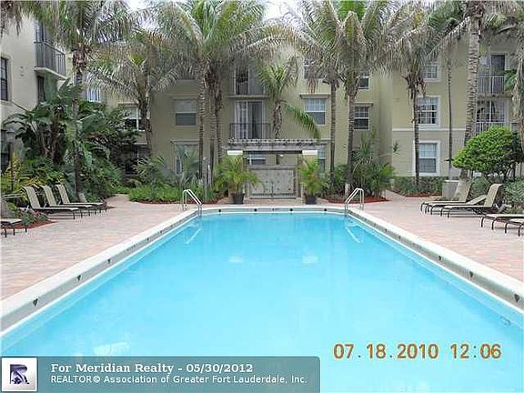 3rd image of 1919 Van Buren St APT 813A