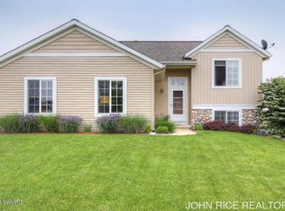 8936 Lenter Dr SE, Caledonia, MI 49316