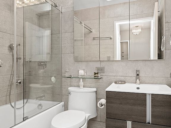 4th image of 300 E 54th St APT 4B