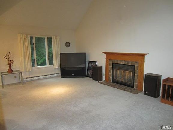 5th image of 770 Blackberry Ln