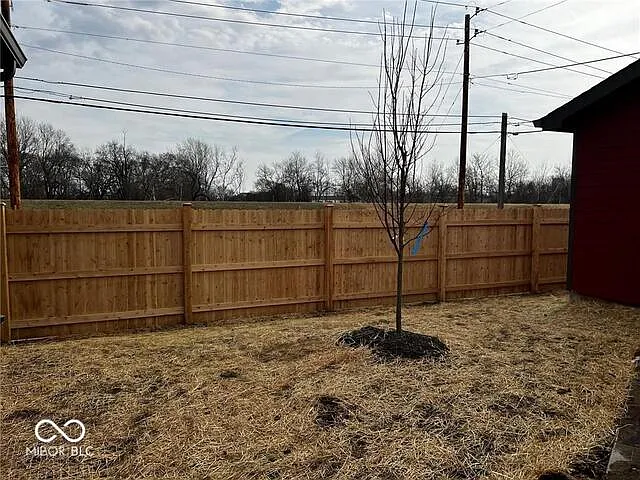 1037 W 18th St — Photo 25
