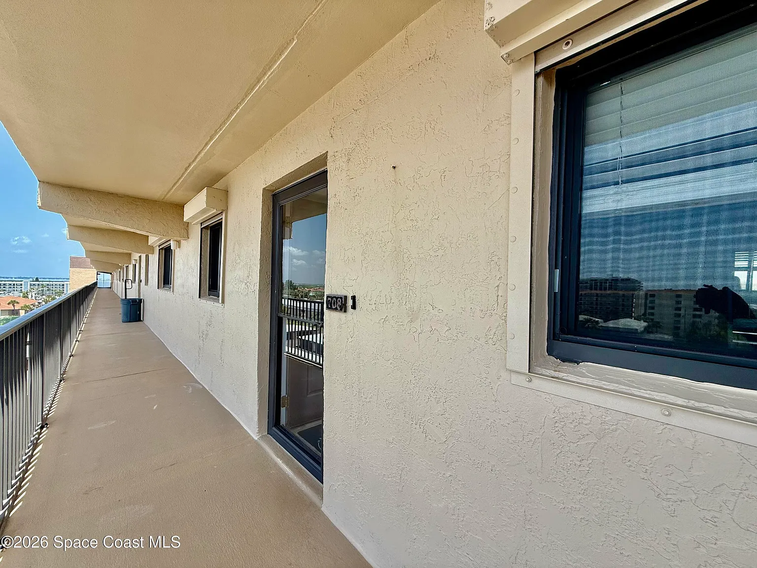 3 bed, 2.0 bath, 1852 sqft, $4,000 — Photo 2
