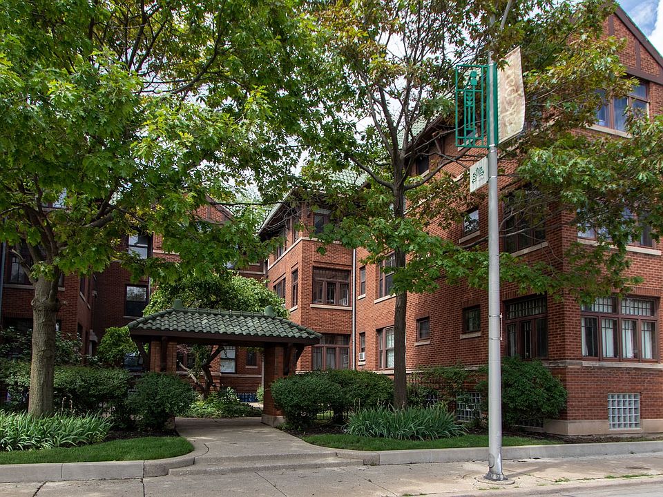 South Mall Court Club Condominium