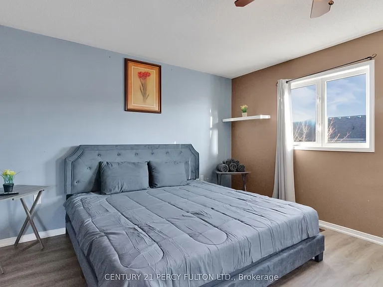 19 Odessa Cres — Photo 16