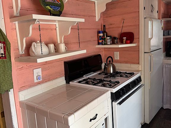 Gas oven.