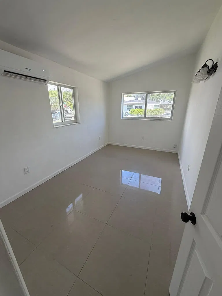 2 bed, 1000 sqft, $2,200 — Photo 1
